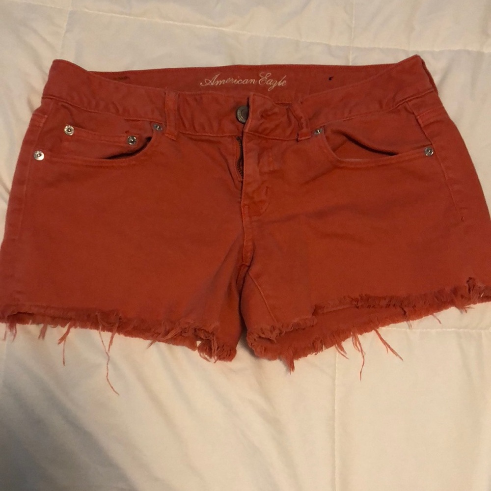 American Eagle coral colored shorts